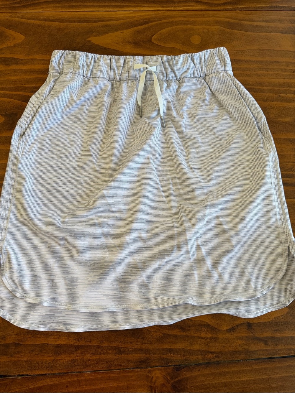 Lululemon Athletica Heathered Light Gray White On the Fly Drawstring Skirt